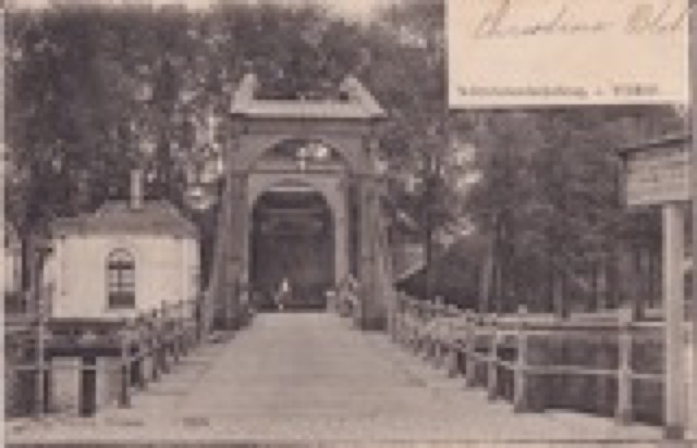 Prentbriefkaart "'s-Gravelandschebrug - Weesp", Vechtbrug met Fort aan de Ossenmarkt