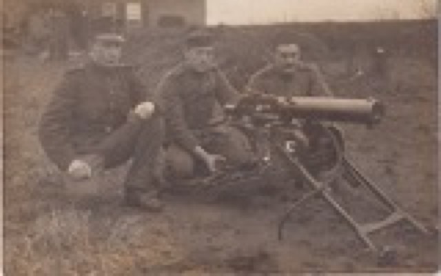 Briefkaart Militaren voor woning met Mitrailleur M.08 Schwarzlose, Grenswacht 7e Regiment Infanterie